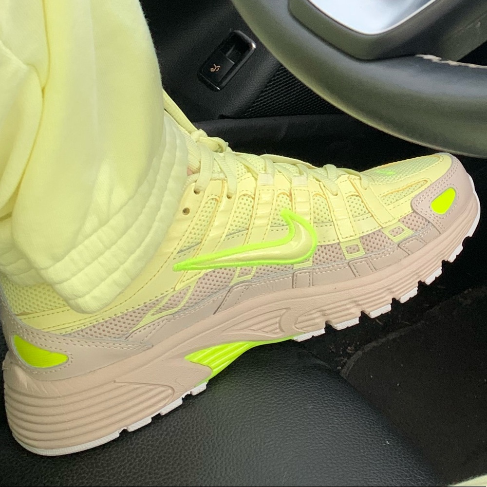 Women’s Nike shoes P6000